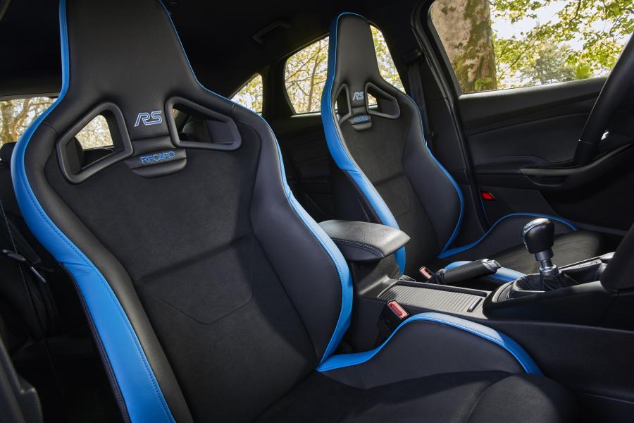 Интерьер Ford Focus RS Option Pack 2017 года  (фото 12 из 15)